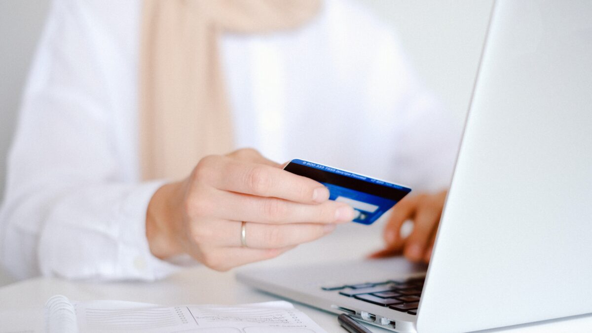 Which Is Not a Positive Reason for Using a Credit Card to Finance Purchases?